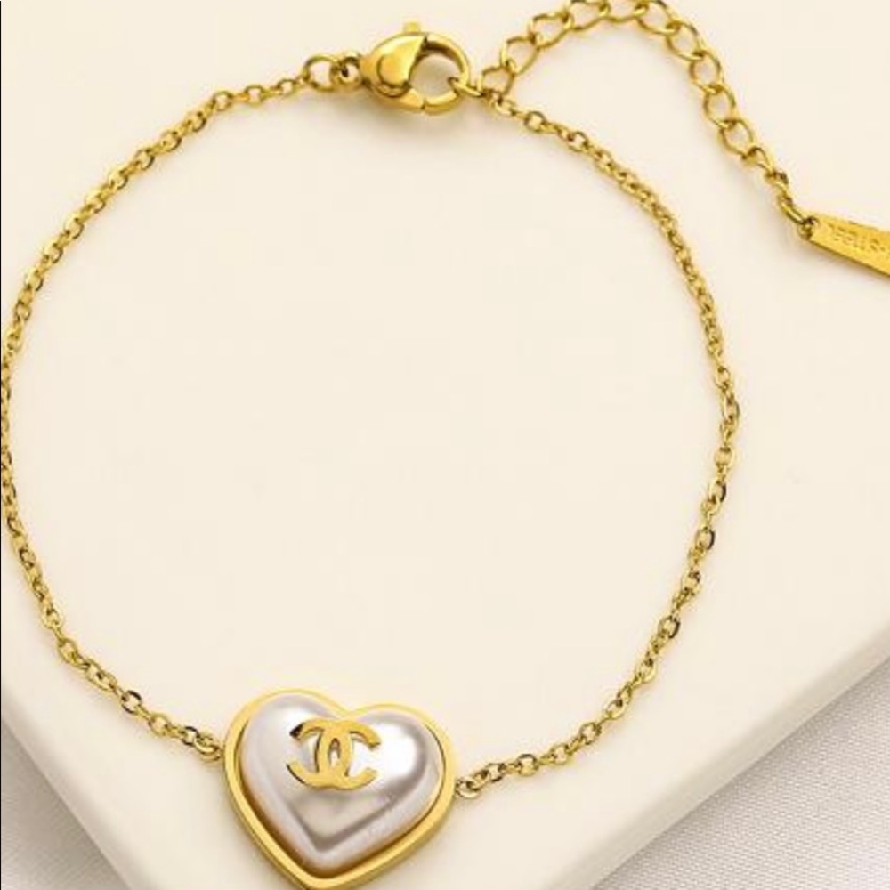 Heart pendant bracelet